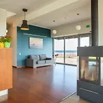 Harbor House * Lomala